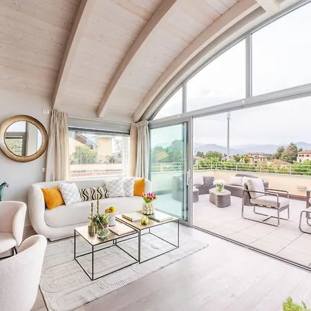 דירה Modern Panoramic Loft With Terrace, Elevator