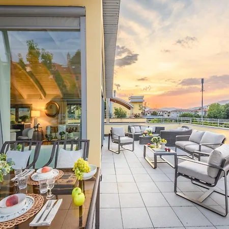 Modern Panoramic Loft With Terrace, Elevator דירה לוקה