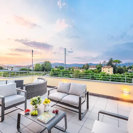 Modern Panoramic Loft With Terrace, Elevator Lucca