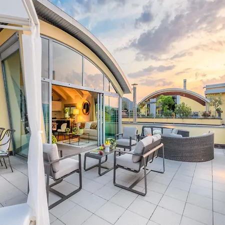 Modern Panoramic Loft With Terrace, Elevator