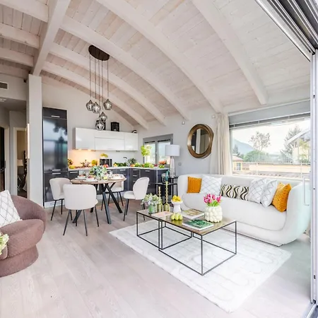 דירה Modern Panoramic Loft With Terrace, Elevator