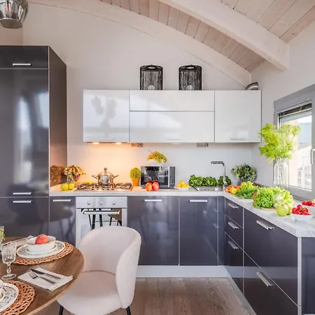 דירה Modern Panoramic Loft With Terrace, Elevator
